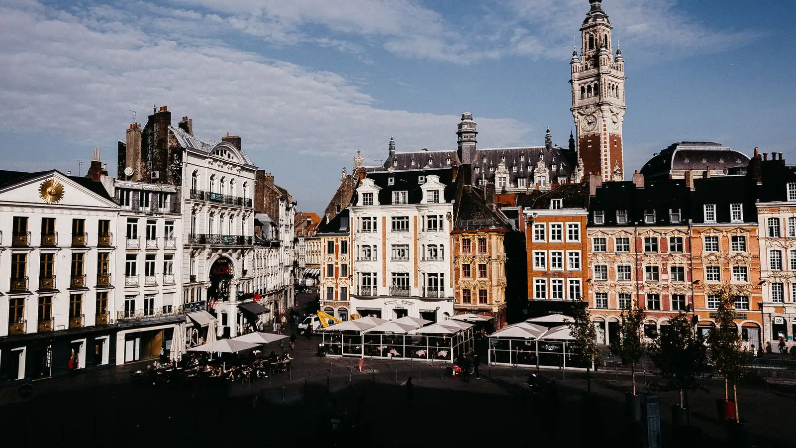 La Grand-Place de Lille et ses façades flamandes, illustrant le marché locatif lillois